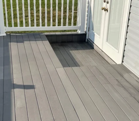 Image of a deck after softwashing